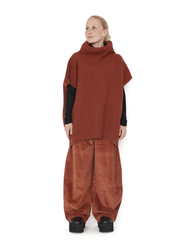 Sort Aarhus - Oversize knitted vest with roll neck