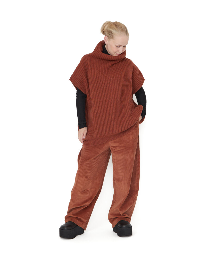 Sort Aarhus - Oversize knitted vest with roll neck