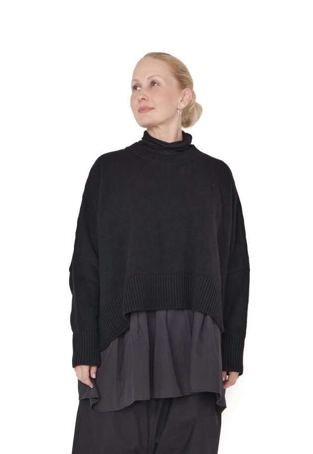 Sort Aarhus - Strikket bluse i uld med underdel Sort Aarhus - Strikket bluse i uld med underdel