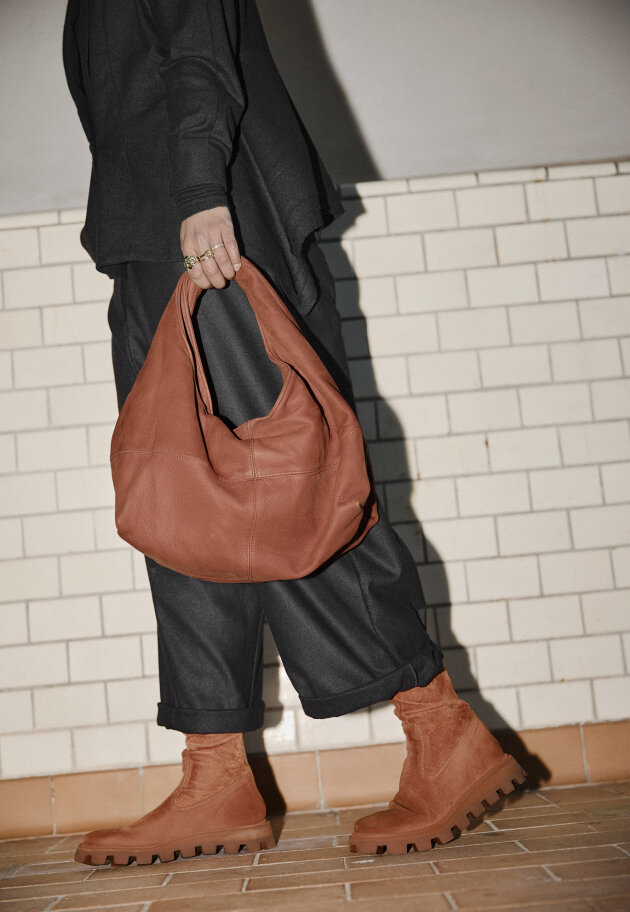 Lofina - Long suede stretch boot with zip