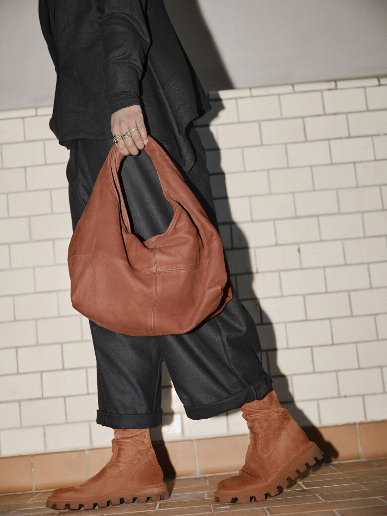 Lofina - Long suede stretch boot with zip