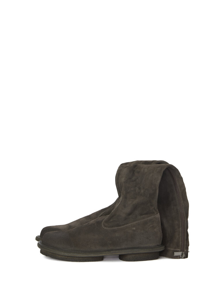 Lofina - Long boot with zip and leather/rubber sole