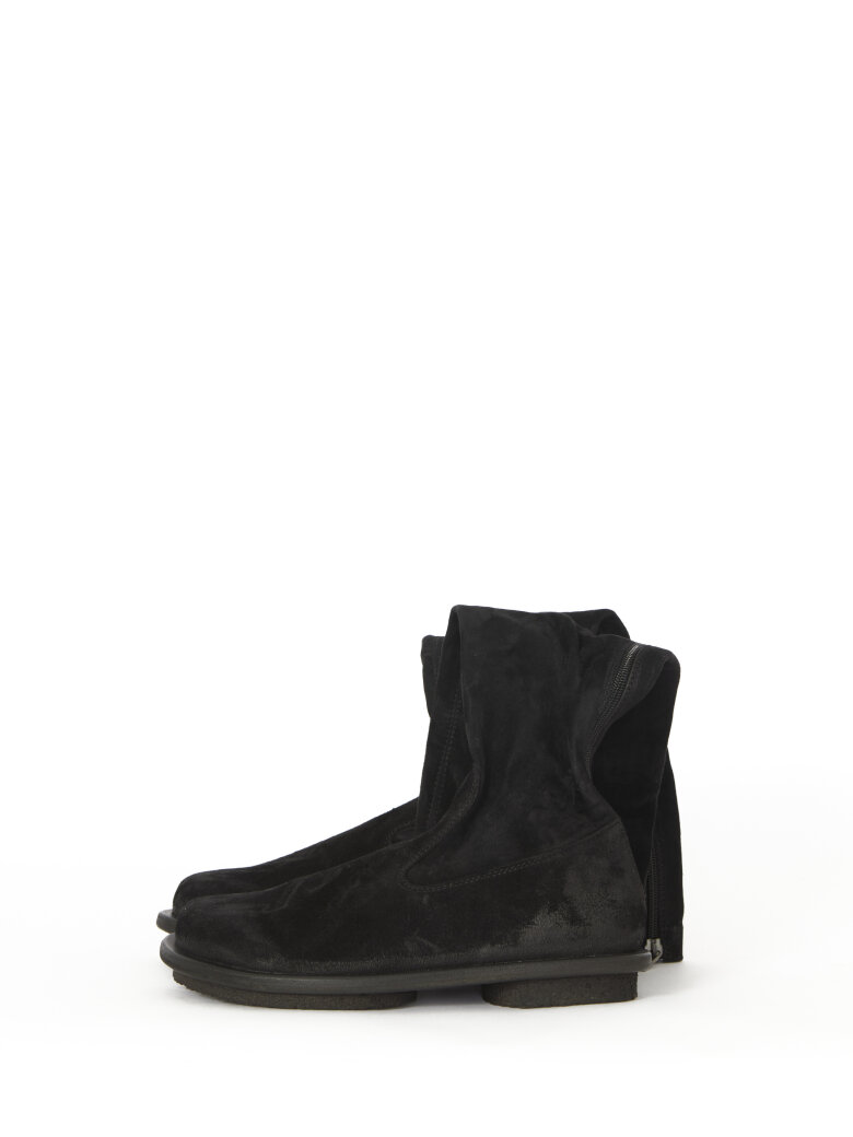 Lofina - Long boot with zip and leather/rubber sole