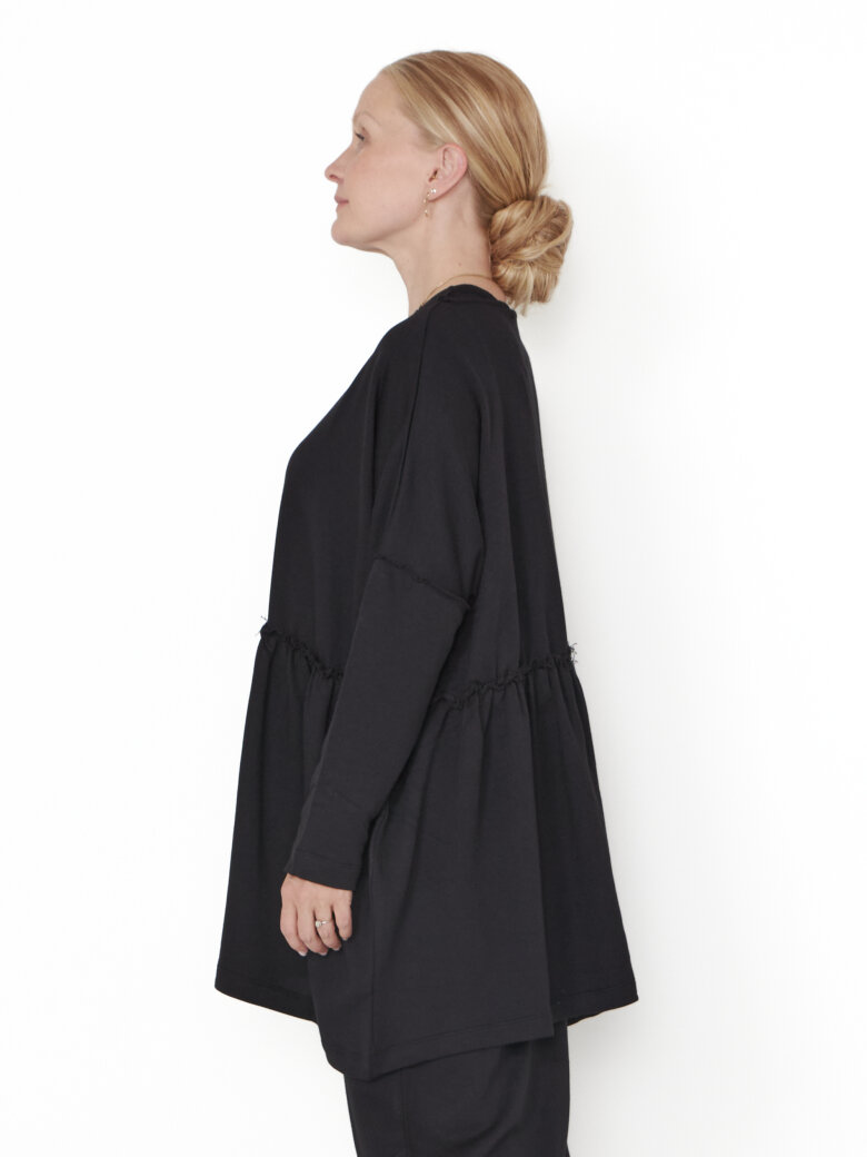 Sort Aarhus - Oversize bluse med peplum