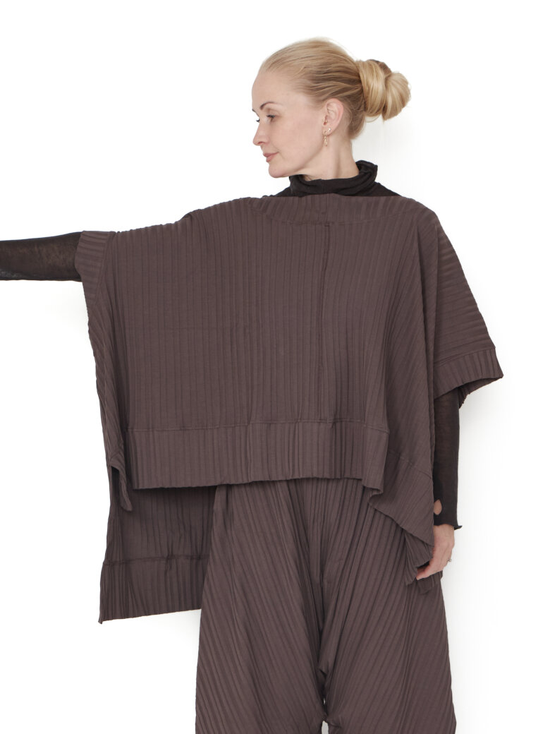 Sort Aarhus - Oversize t-shirt with asymmetric back