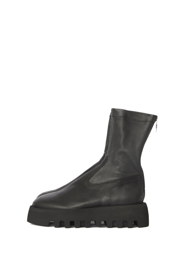 Lofina - Boot with stretch leather and a zip