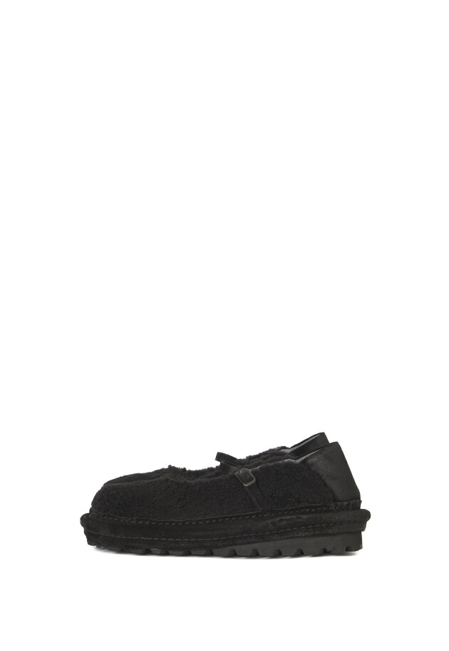 Sort Aarhus - Open fur/suede shoe with buckle