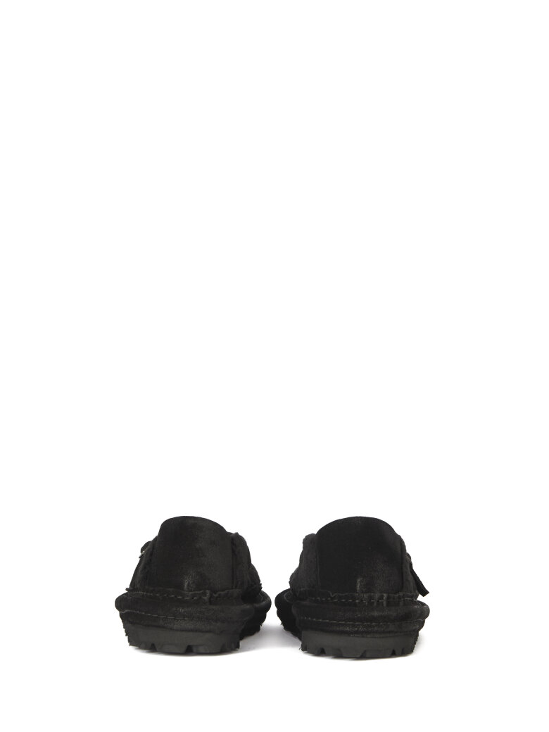 Sort Aarhus - Open fur/suede shoe with buckle