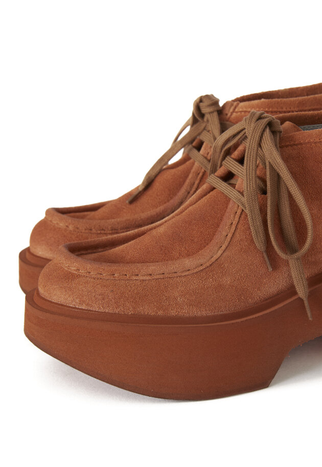 Lofina - Suede shoe with laces