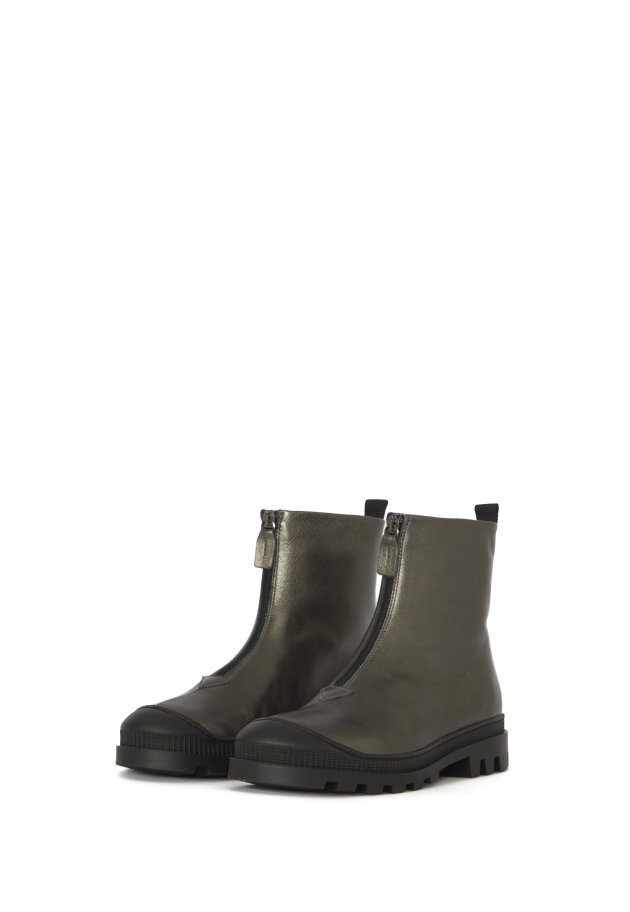 Lofina - Bootie with a strong rubber sole and zipper