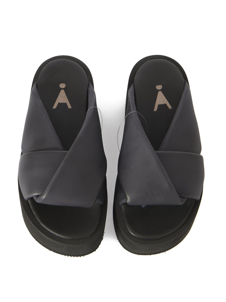 Sort Aarhus - Plateau sandal med krydsremme