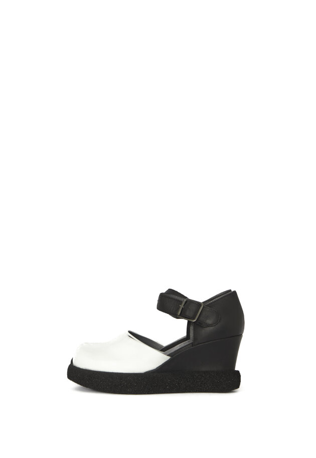 Sandal med kilehæl Sandal med kilehæl
